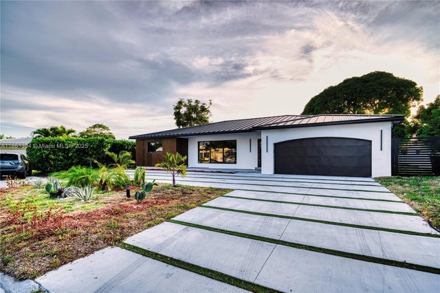 2 of 50 - 5561 Ne 28th Ave, Fort Lauderdale, FL