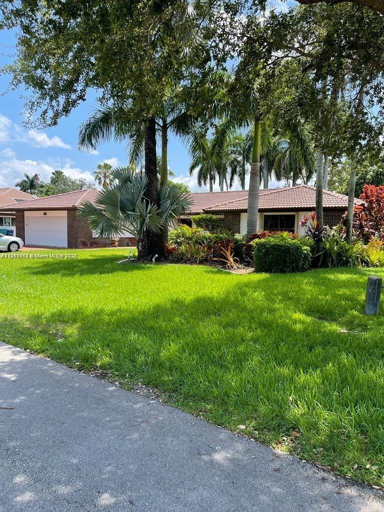 19265 E Saint Andrews Dr, Hialeah