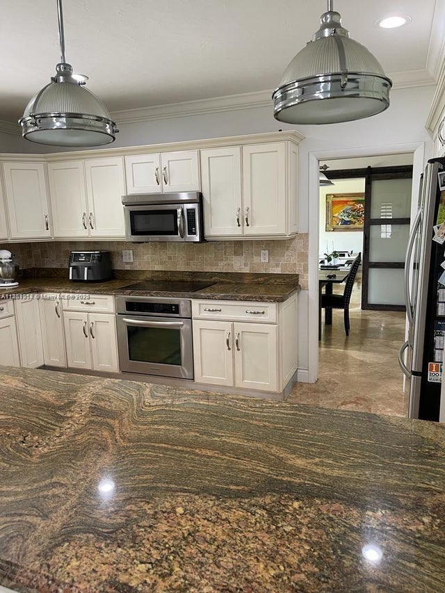 3 of 19 - 19265 E Saint Andrews Dr, Hialeah, FL