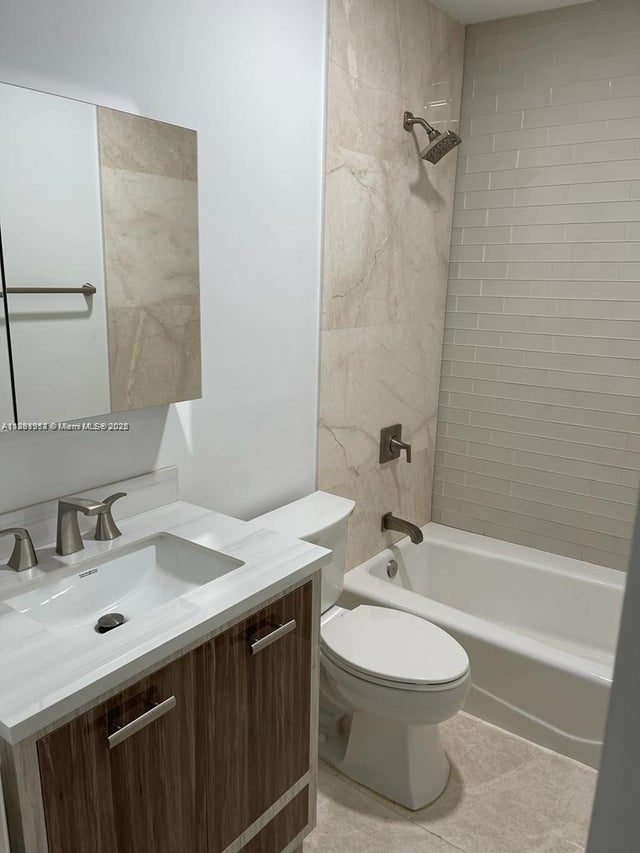5 of 19 - 19265 E Saint Andrews Dr, Hialeah, FL