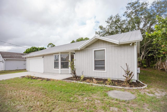 3 of 27 - 3966 Sw Brunswick St, Port St Lucie, FL