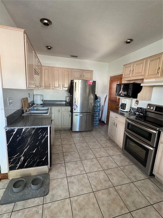 2 of 5 - 2840 Sw 103rd Pl, Miami, FL