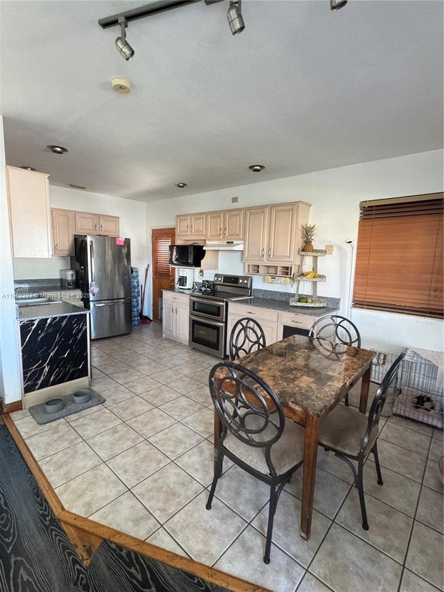 3 of 5 - 2840 Sw 103rd Pl, Miami, FL