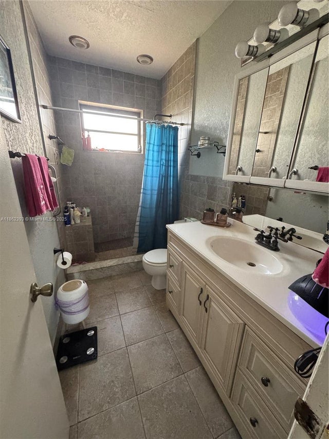 4 of 5 - 2840 Sw 103rd Pl, Miami, FL