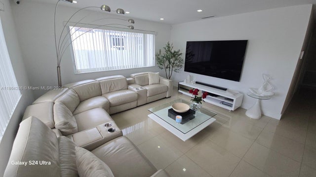 2 of 34 - 260 Nw 57th Ct, Miami, FL