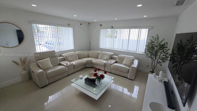 3 of 34 - 260 Nw 57th Ct, Miami, FL