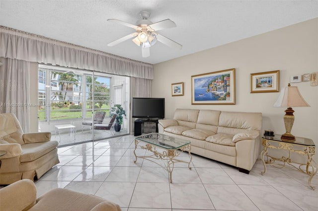 4 of 40 - 4706 Nw 36th St 402, Lauderdale Lakes, FL