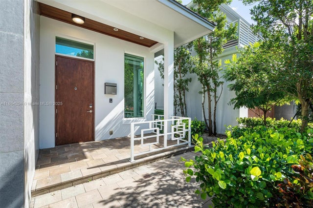 3 of 31 - 2516 Ne 32nd Ave, Fort Lauderdale, FL