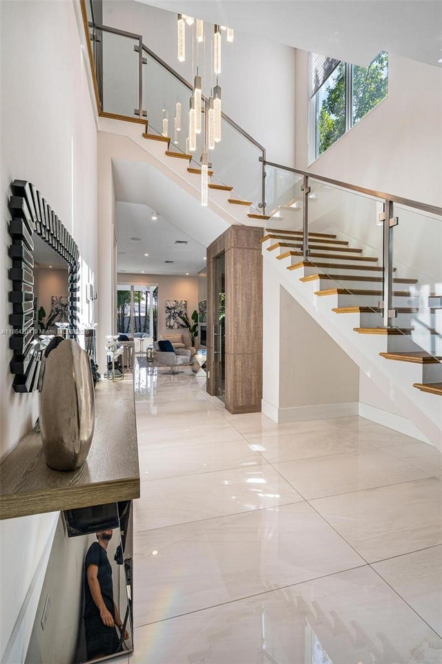 4 of 31 - 2516 Ne 32nd Ave, Fort Lauderdale, FL