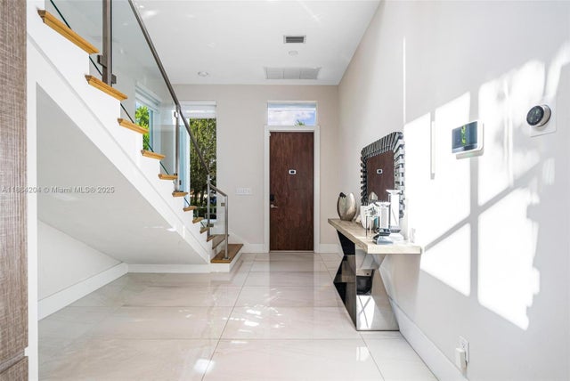 5 of 31 - 2516 Ne 32nd Ave, Fort Lauderdale, FL