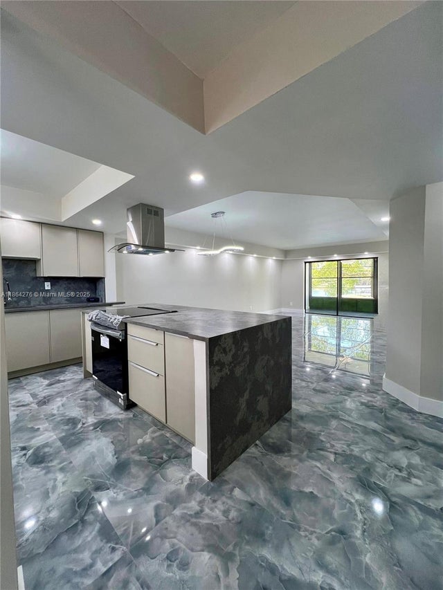 4930 E Sabal Palm Blvd 206, Tamarac