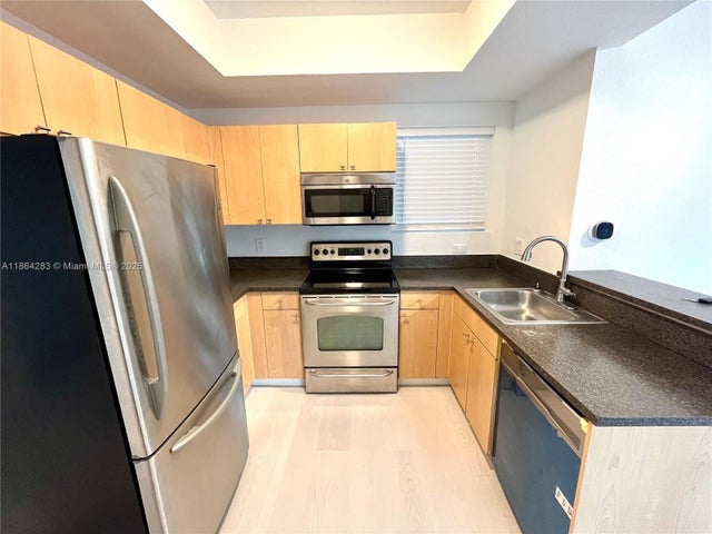 4 of 19 - 7516 Ne 1st Ave 302, Miami, FL