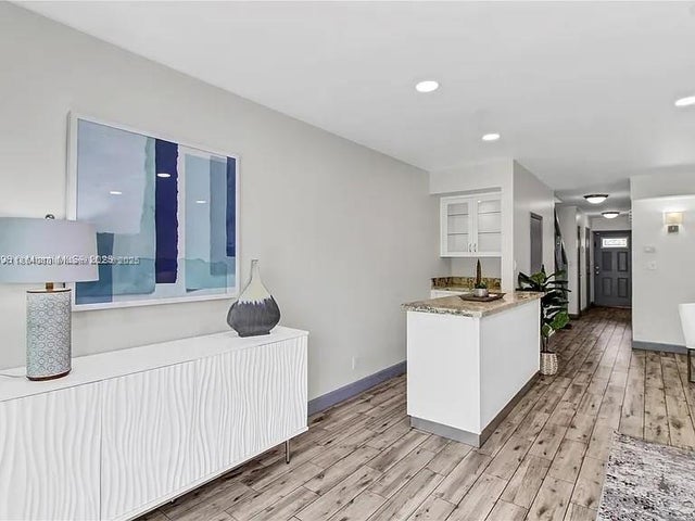 2 of 18 - 20416 Ne 34th Ct 17, Aventura, FL
