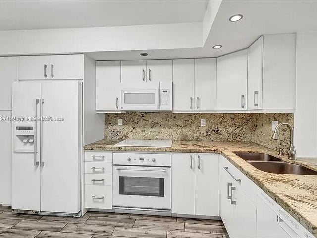 5 of 18 - 20416 Ne 34th Ct 17, Aventura, FL