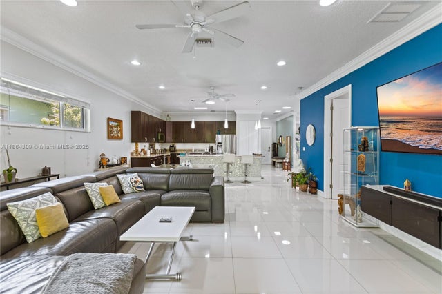 1 of 51 - 228 Sw 4th St, Dania Beach, FL