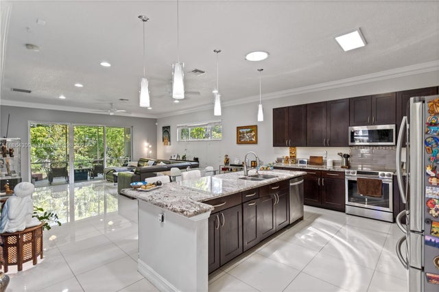 2 of 51 - 228 Sw 4th St, Dania Beach, FL