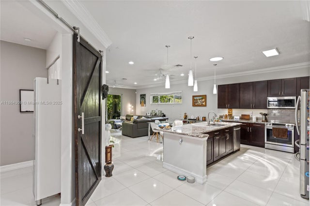 4 of 51 - 228 Sw 4th St, Dania Beach, FL