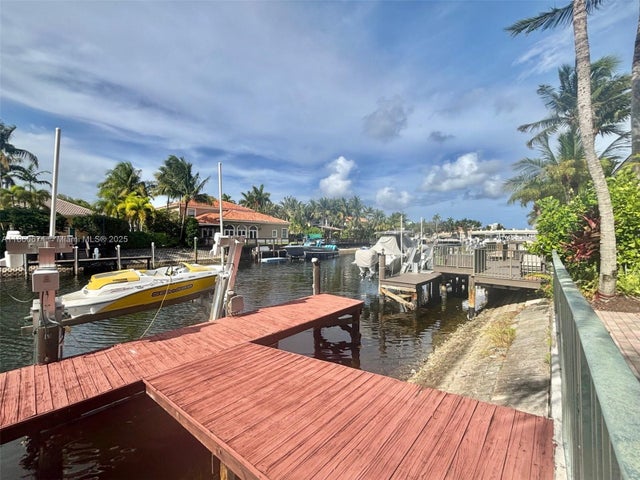 2 of 19 - 1141 Waterside Ln, Hollywood, FL