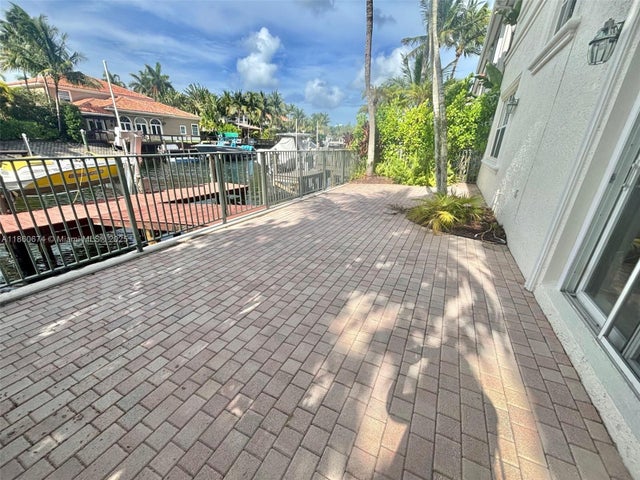 3 of 19 - 1141 Waterside Ln, Hollywood, FL