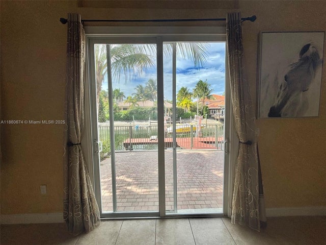 4 of 19 - 1141 Waterside Ln, Hollywood, FL