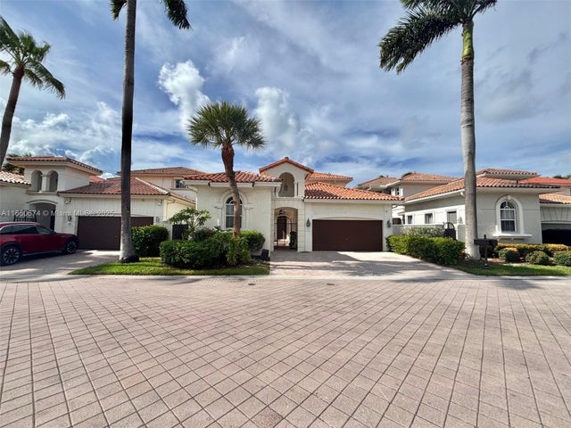 5 of 19 - 1141 Waterside Ln, Hollywood, FL