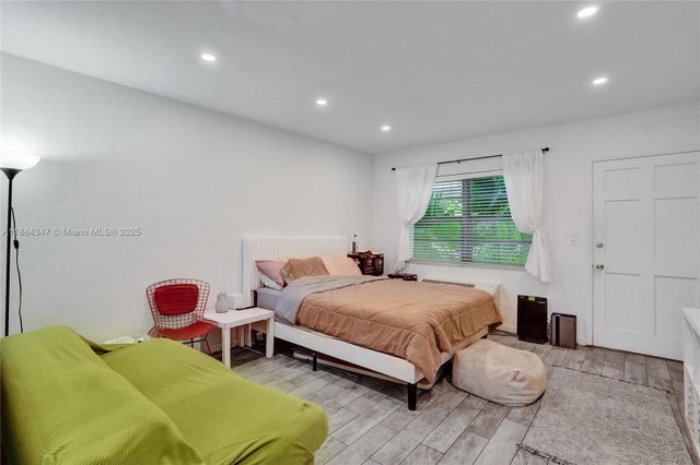 2 of 12 - 911 Meridian Ave 104, Miami Beach, FL