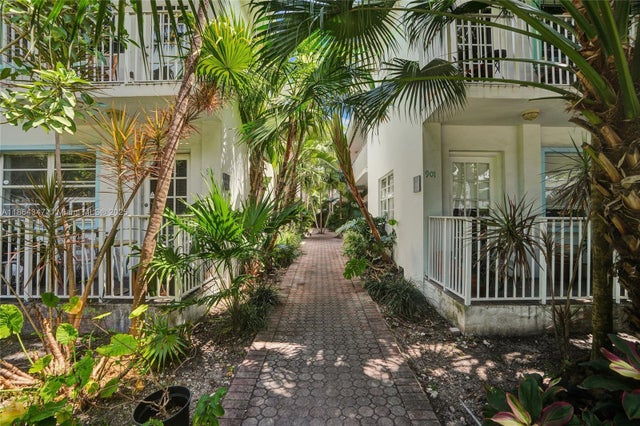 4 of 12 - 911 Meridian Ave 104, Miami Beach, FL