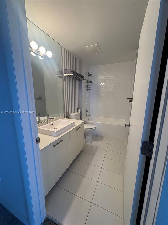 4 of 11 - 151 Se 1st St 2401, Miami, FL