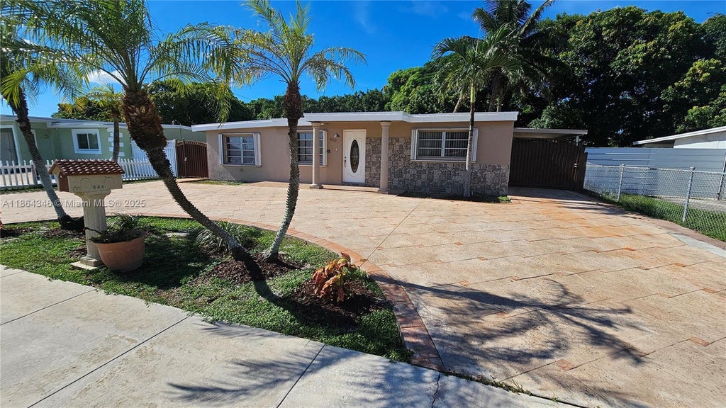 453 E 61st St, Hialeah