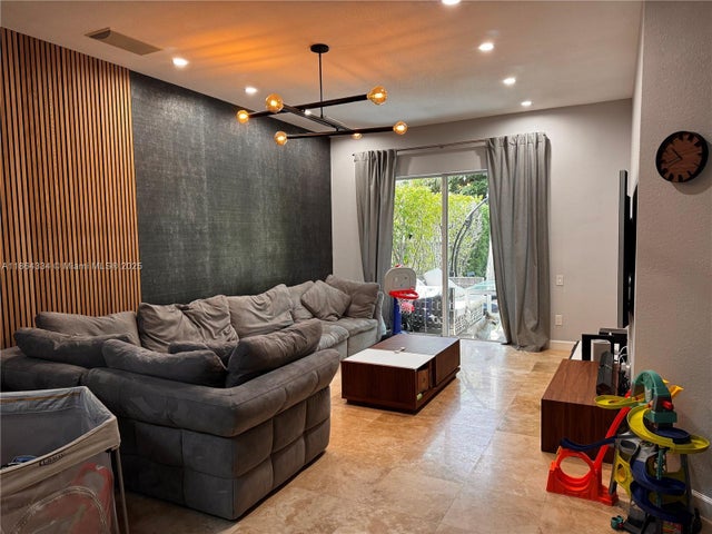 2 of 46 - 876 W Spinnaker Dr W, Hollywood, FL