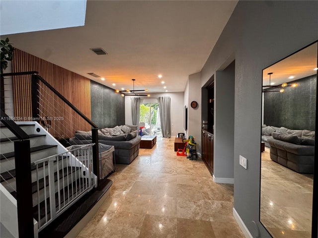 3 of 46 - 876 W Spinnaker Dr W, Hollywood, FL