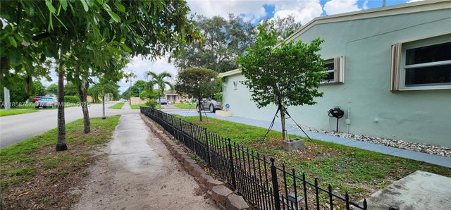5 of 44 - 6670 Perry St, Hollywood, FL