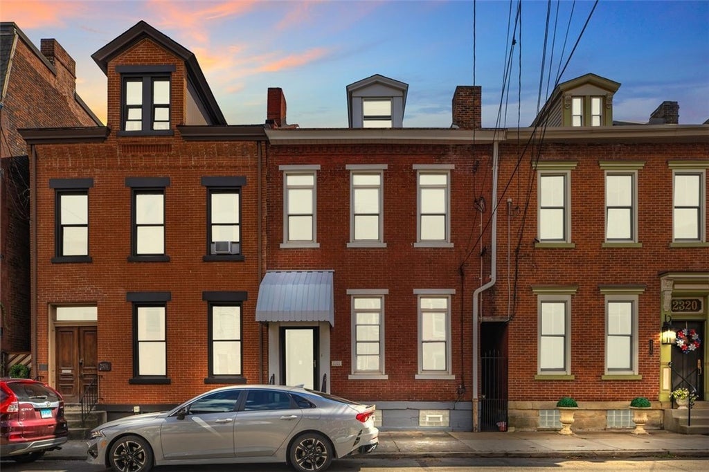 2322 Sarah Street, South Side