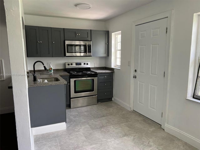 1 of 25 - 802 S 24th Ave, Hollywood, FL