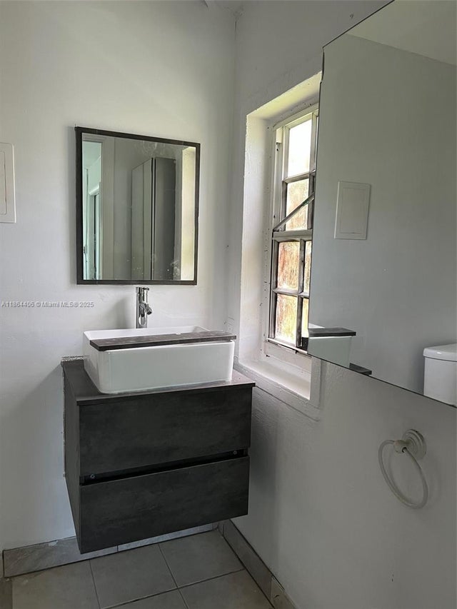 3 of 25 - 802 S 24th Ave, Hollywood, FL