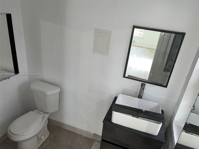 4 of 25 - 802 S 24th Ave, Hollywood, FL