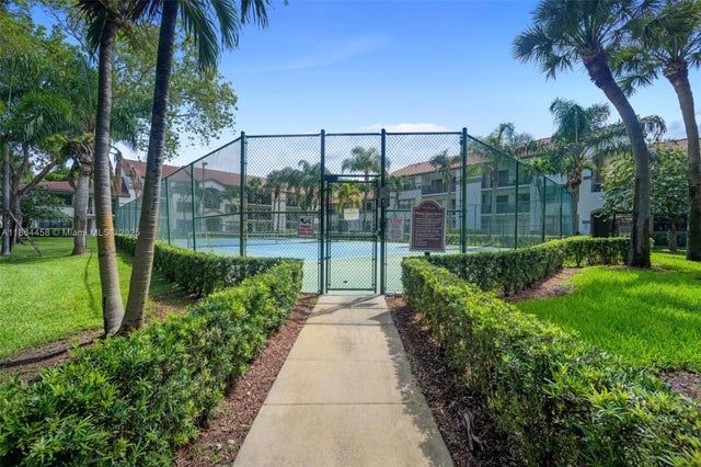 1 of 26 - 530 S Park Rd 18-11, Hollywood, FL