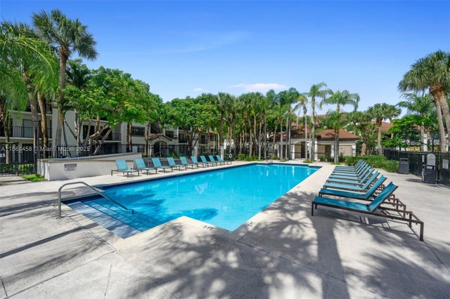 4 of 26 - 530 S Park Rd 18-11, Hollywood, FL