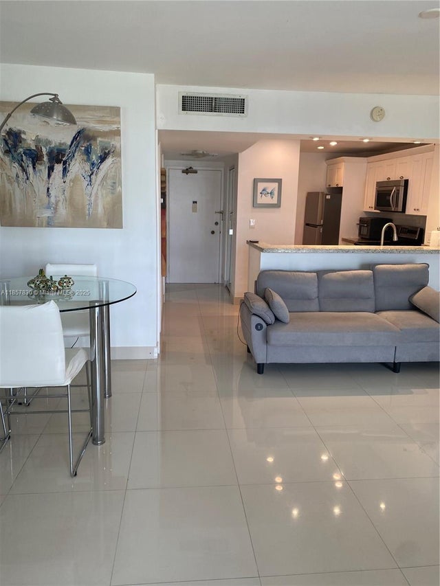 5 of 18 - 1965 S Ocean Dr 3h, Hallandale Beach, FL