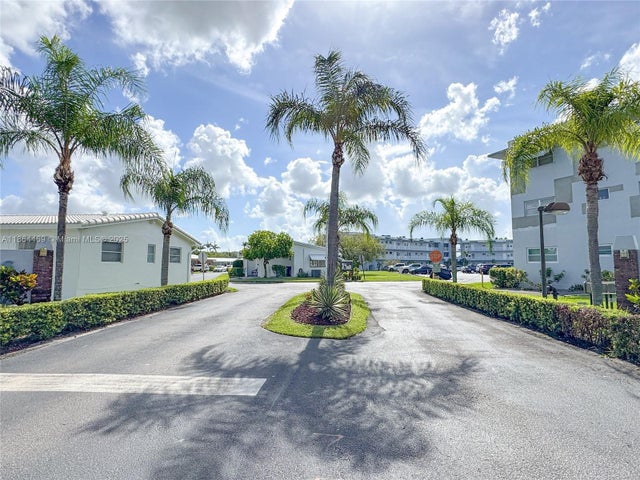 2 of 50 - 2300 Park Ln 105, Hollywood, FL