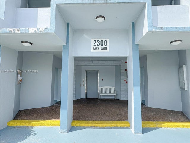 4 of 50 - 2300 Park Ln 105, Hollywood, FL