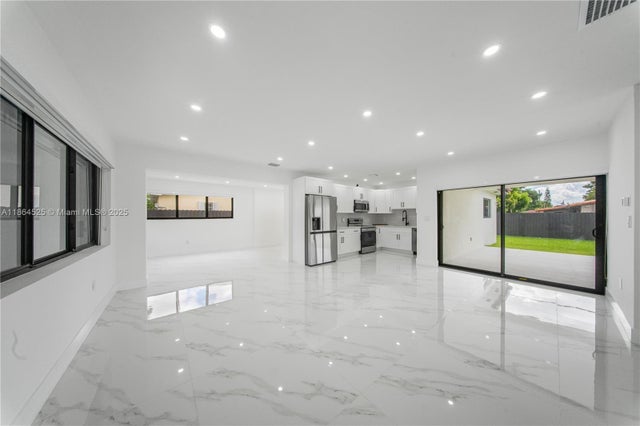 3 of 39 - 3021 Sw 97th Ave, Miami, FL