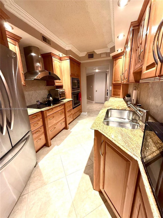 2 of 29 - 1460 Sheridan St 11d, Hollywood, FL