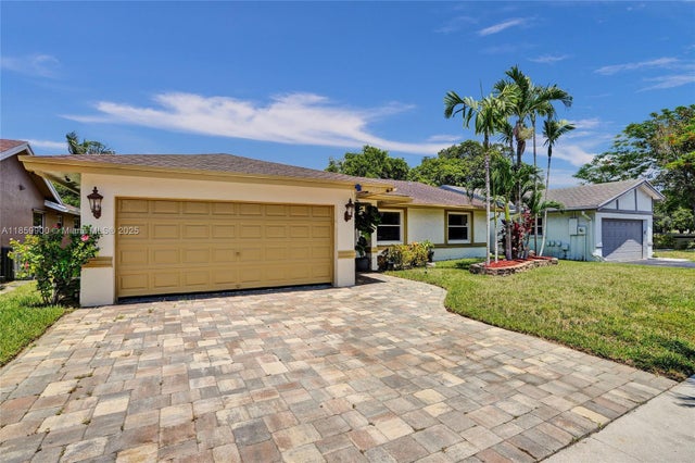5 of 38 - 4365 Nw 103rd Ter, Sunrise, FL