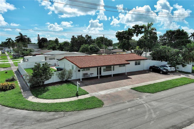 1 of 30 - 7490 Buchanan St, Hollywood, FL