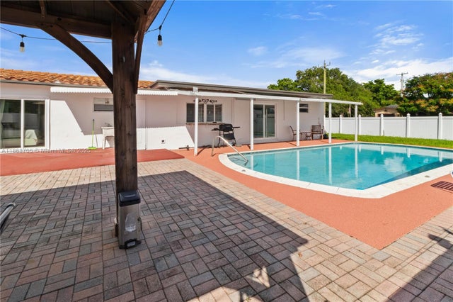 4 of 30 - 7490 Buchanan St, Hollywood, FL