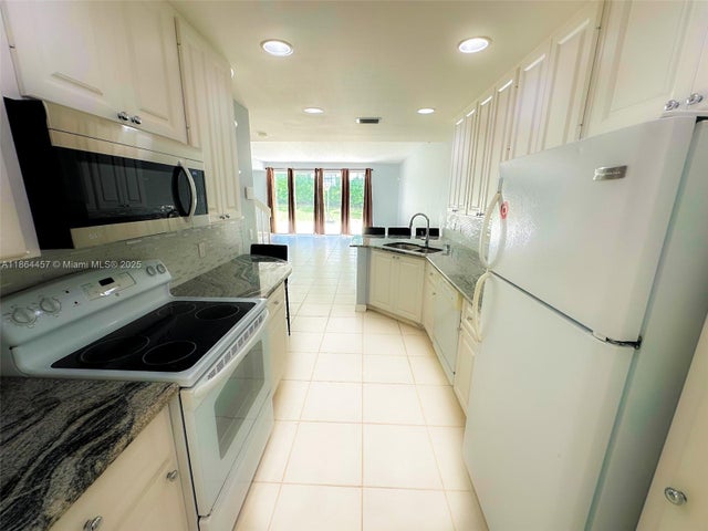 3 of 70 - 197 E Santa Barbara Way, Palm Beach Gardens, FL