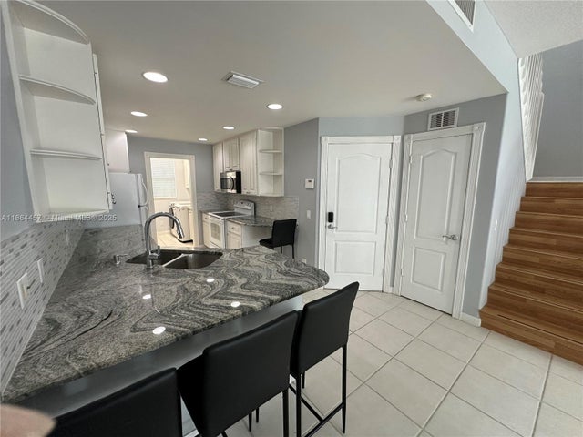 4 of 70 - 197 E Santa Barbara Way, Palm Beach Gardens, FL