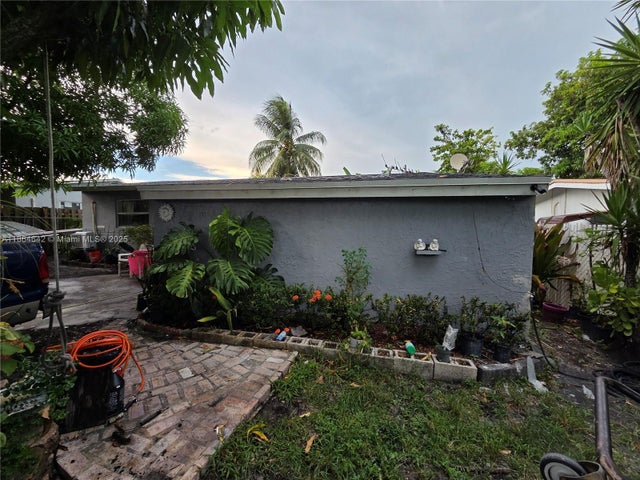 1 of 55 - 3433 Sw 12th Pl, Fort Lauderdale, FL