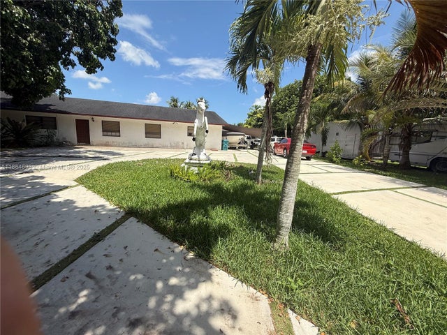4 of 57 - 15765 Sw 206th Ave, Miami, FL